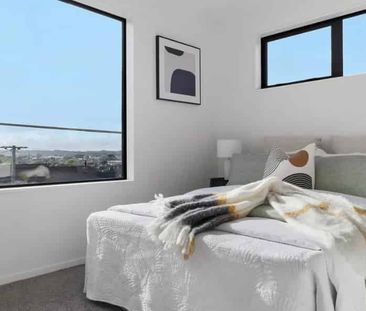 Not your average cookie-cutter townhouse - Photo 4