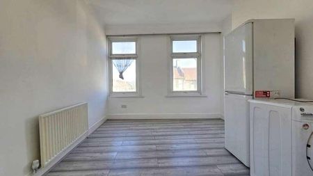 Grangewood Street, East Ham, E6 - Photo 5