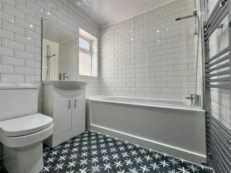 4 bedroom apartment to rent - Photo 5