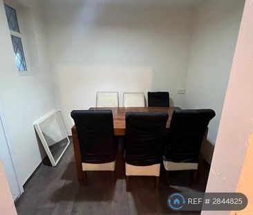 2 bedroom semi-detached house to rent - Photo 2