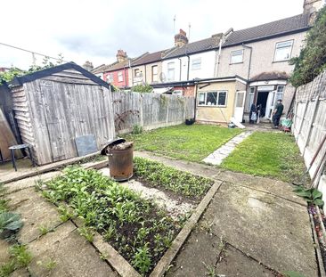 Room in a Shared House, Ripley Road, IG3 - Photo 6