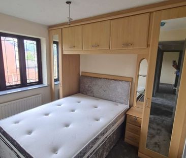 Double Bedroom Available in Professional House-share Room 1 - Photo 4