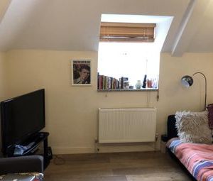 1 Bedrooms Flat to rent in High Street, London N8 | £ 339 - Photo 1