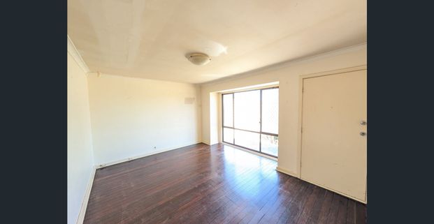 SPACIOUS FAMILY HOME! - Photo 1