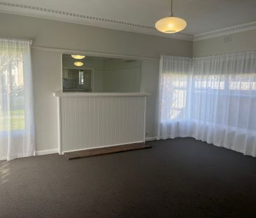 THREE BEDROOM HOME IN CENTRAL BELMONT LOCATION - Photo 1