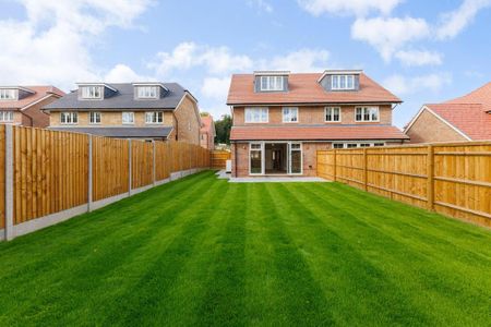 4 bedroom semi-detached house to rent - Photo 2