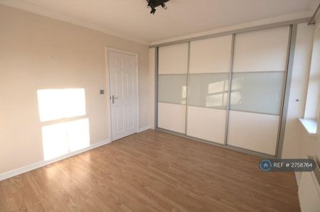 3 bedroom terraced house to rent - Photo 4