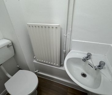 3 bedroom end of terrace house to rent - Photo 6