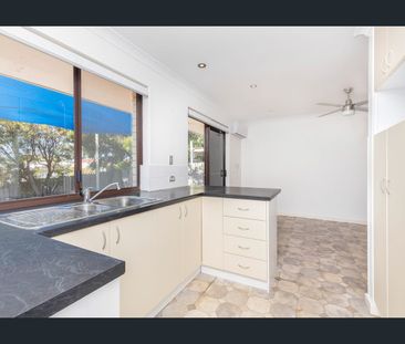 Comfy Coastal Living: Walk to the Beach from Your Cozy Abode! - Photo 5