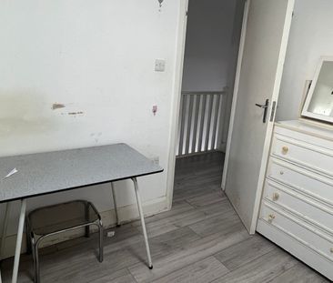 Room in a Shared House, Lodge Road, CR0 - Photo 5