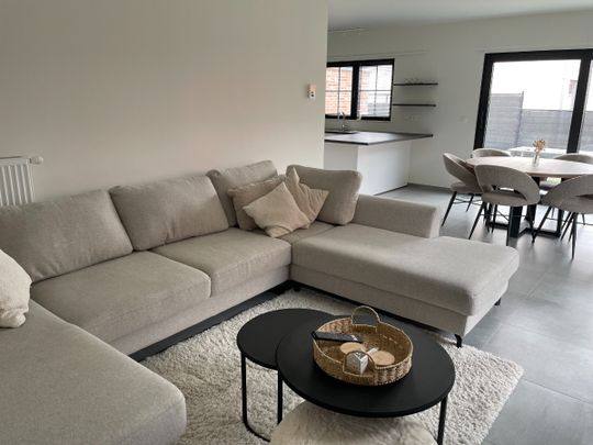 Drie slaapkamer EENGEZINSWONING met garage & tuin - Photo 1