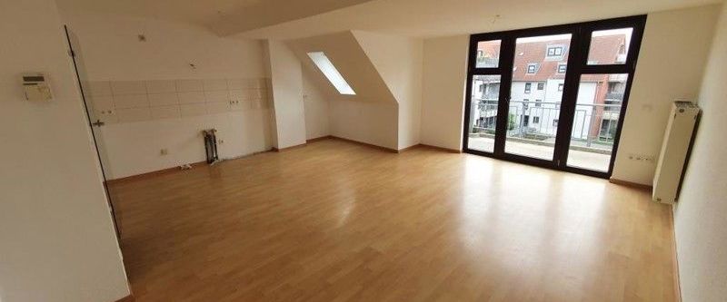 Ab sofort: Schicke 2-Zimmer-DG-Wohnung, zentral gelegen - Photo 1