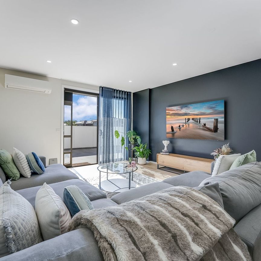Modern 2 Bedroom Apartment! - Photo 1