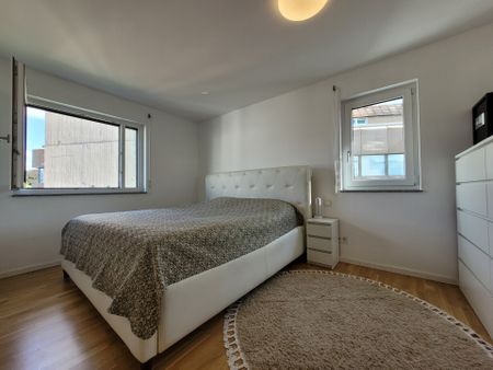 Ruhige 4,5-Zimmer-Wohnung mit Balkon und Tiefgaragenstellplatz im Zentrum Sindelfingens - Photo 3