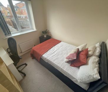 4 bedroom terraced house to rent - Photo 6