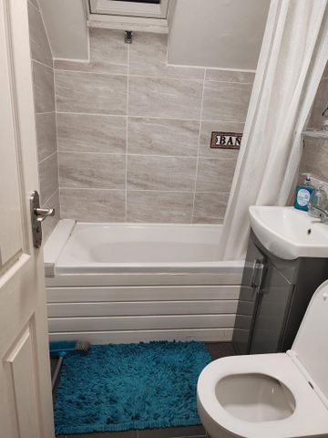 1 bedroom in a house share to rent - Photo 4