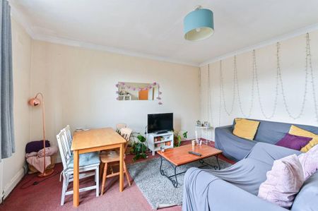 3 bedroom flat to rent - Photo 3