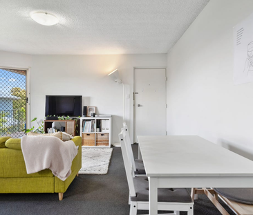 Walking distance to parks and shops. - Photo 1