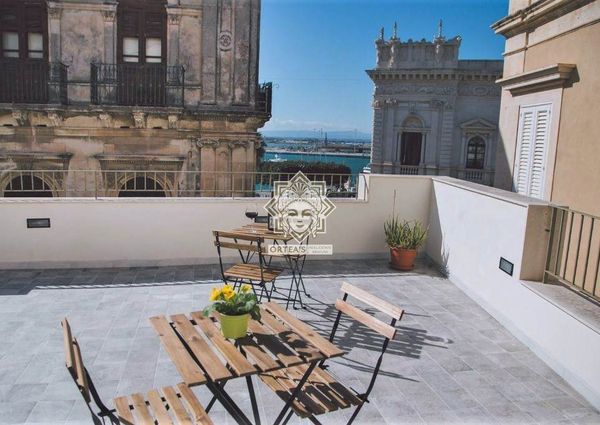 Casa con terrazzo vista mare