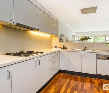 Renovated 2-Bedroom Apartment in the Heart of Rose Bay - Photo 4