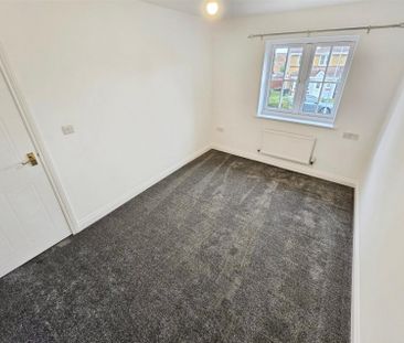 3 Bedroom House to Rent in Aintree Drive, Rushden, NN10 - Photo 3