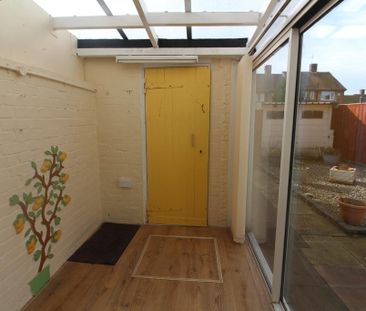 3 bedroom terraced house to rent - Photo 2