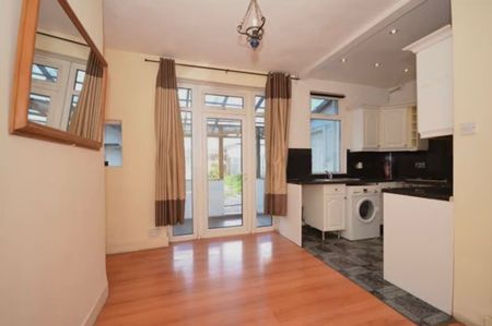 Room in a Shared House, London, E6 - Photo 5