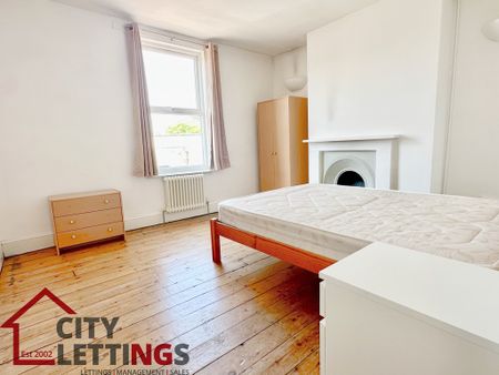 4 Bedroom End Terraced House - Photo 5