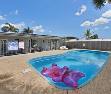 Brick home with huge entertainment area and pool - Photo 2