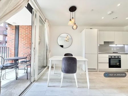 1 bedroom flat to rent - Photo 5