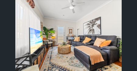 Coastal Cottage Charm Backing Onto Budgewoi Reserve! - Photo 2