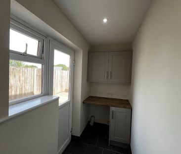Halifax Crescent - Photo 6