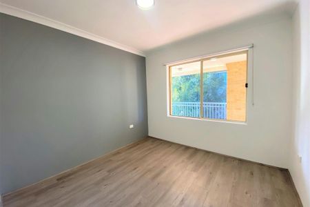 SPACIOUS AND MODERN TOP FLOOR APARTMENT - Photo 3