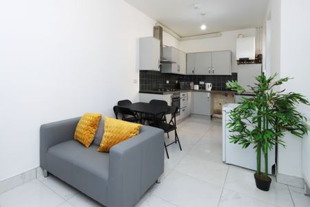 Beautiful rooms in shared house in Moseley - Photo 3