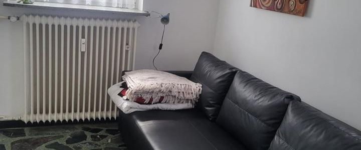 Souterrainwohnung als Untermiete mit separatem Eingang - Photo 1