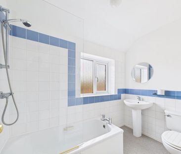 3 bedroom semi-detached house to rent - Photo 3