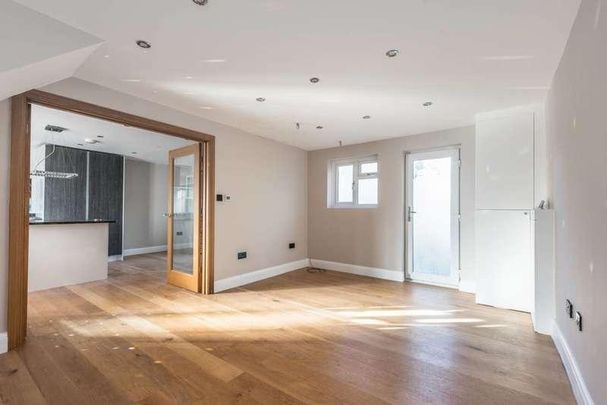 Moat Crescent, Finchley, N3 - Photo 1