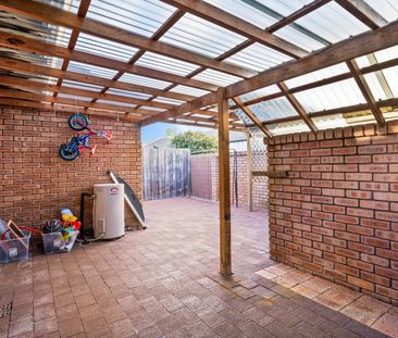 8/25 Stewart Way, Noranda, WA 6062 - Photo 2