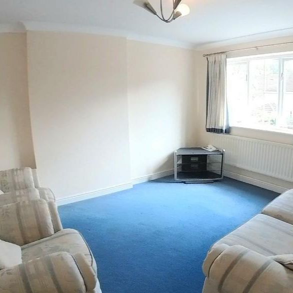 4 bedroom semi-detached house to rent - Photo 1