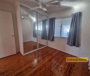 IMMACULATE 4 BEDROOM FAMILY HOME - Photo 4