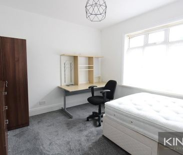 5 bedroom semi-detached house to rent - Photo 2