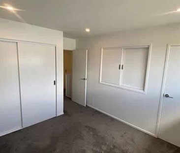 Townhouse for rent - Photo 2