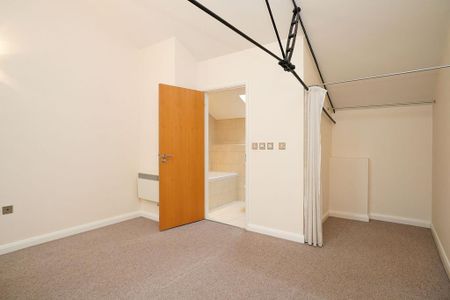 1 bedroom mews to rent - Photo 3