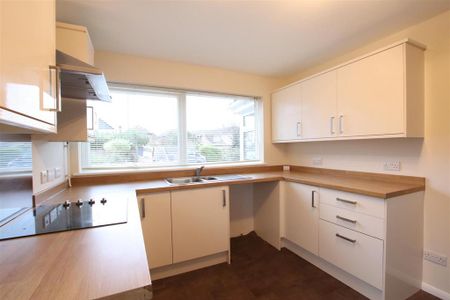 3 bedroom end of terrace house to rent - Photo 4