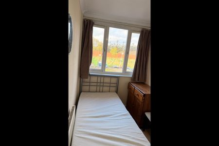 Room in a Shared House, Swindon Close, IG3 - Photo 2