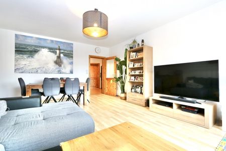 Attraktive 3-Raum-Mietwohnung in der östlichen Altstadt, ca. 80m² Wfl. mit Balkon! - Photo 2