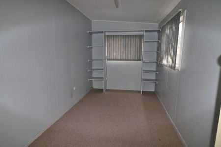 AMAZING FAMILY HOME!! - Photo 4