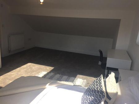 1 bedroom in a house share to rent - Photo 4