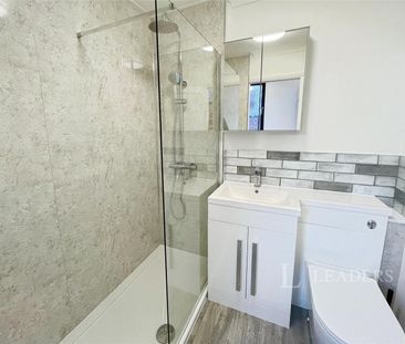 2 bedroom house to rent White Hedge Drive, St. Albans, AL3 - Photo 6