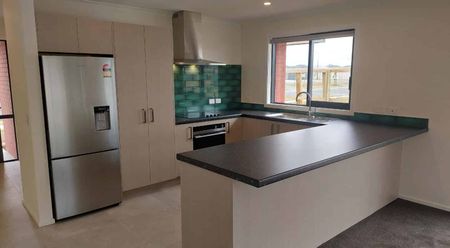 Beautiful Family Home in West Faringdon - Photo 2